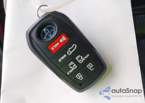 2021 Toyota Sienna Limited z USA, uszkodzony, nr VIN 5TDZRKEC8MS030197